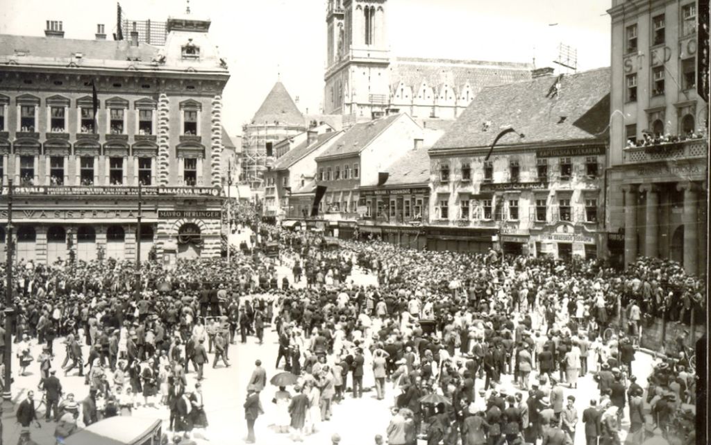 Bakačeva ulica - Trg bana Jelačića 1929. godine nakon prve faze gradnje Gradske štedionice i rušenja na istočnoj strani